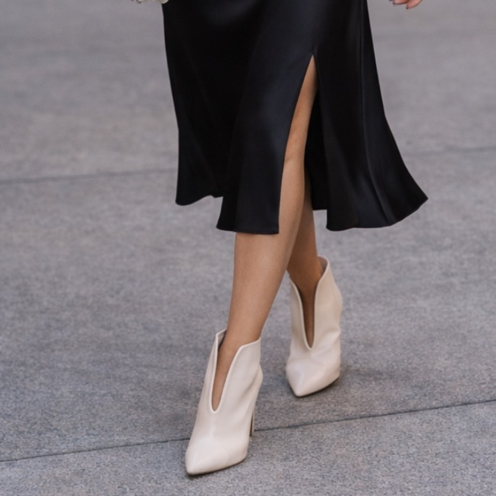 NEW Nine West ‘Tila’ dress Split V Cut ankle boot leather Ivory pointed toe Sz 9 - Picture 9 of 14